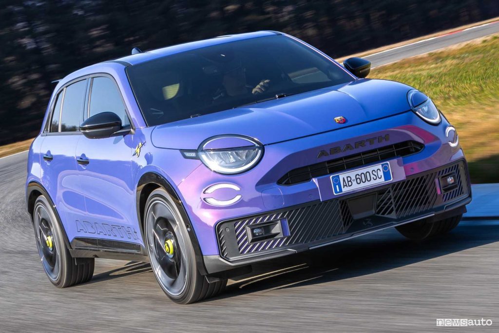 Abarth 600e Scorpionissima in pista