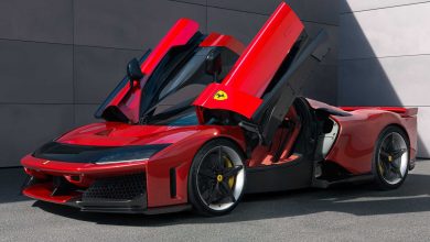 Ferrari F80 anteriore 3/4 con le portiere aperte