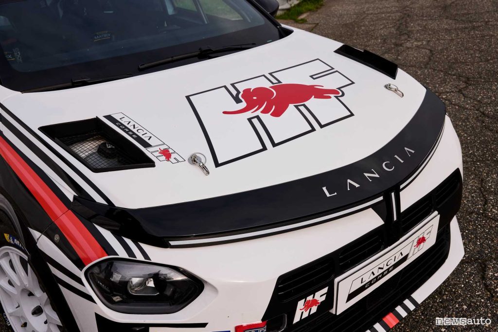 Lancia Ypsilon Rally4 HF cofano anteriore