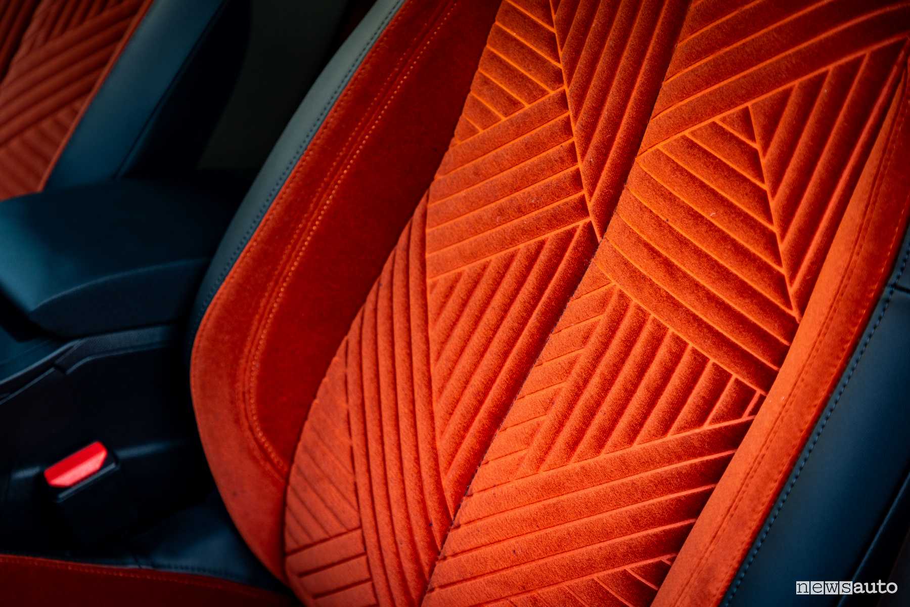 Nuova Lancia Ypsilon elettrica tessuto sedili abitacolo