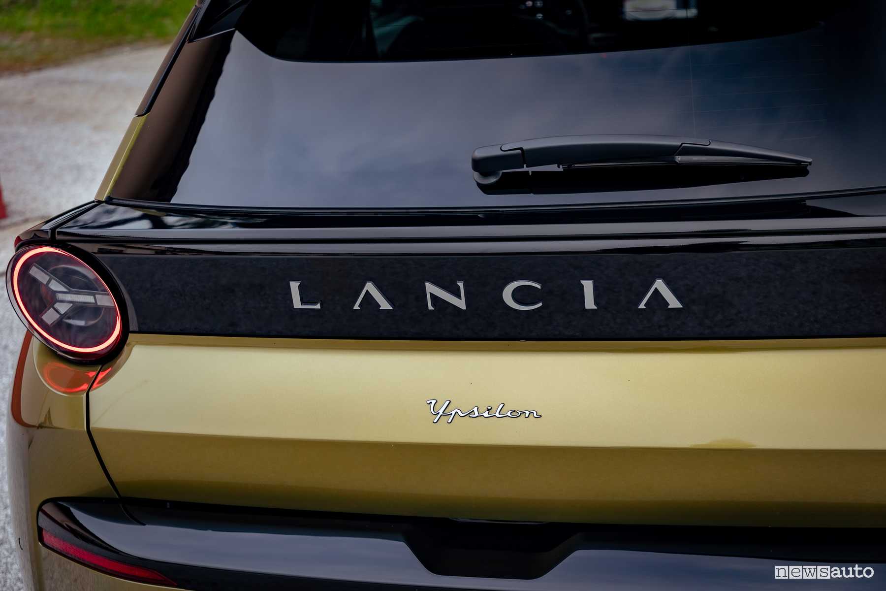 Lancia Ypsilon ibrida portellone posteriore
