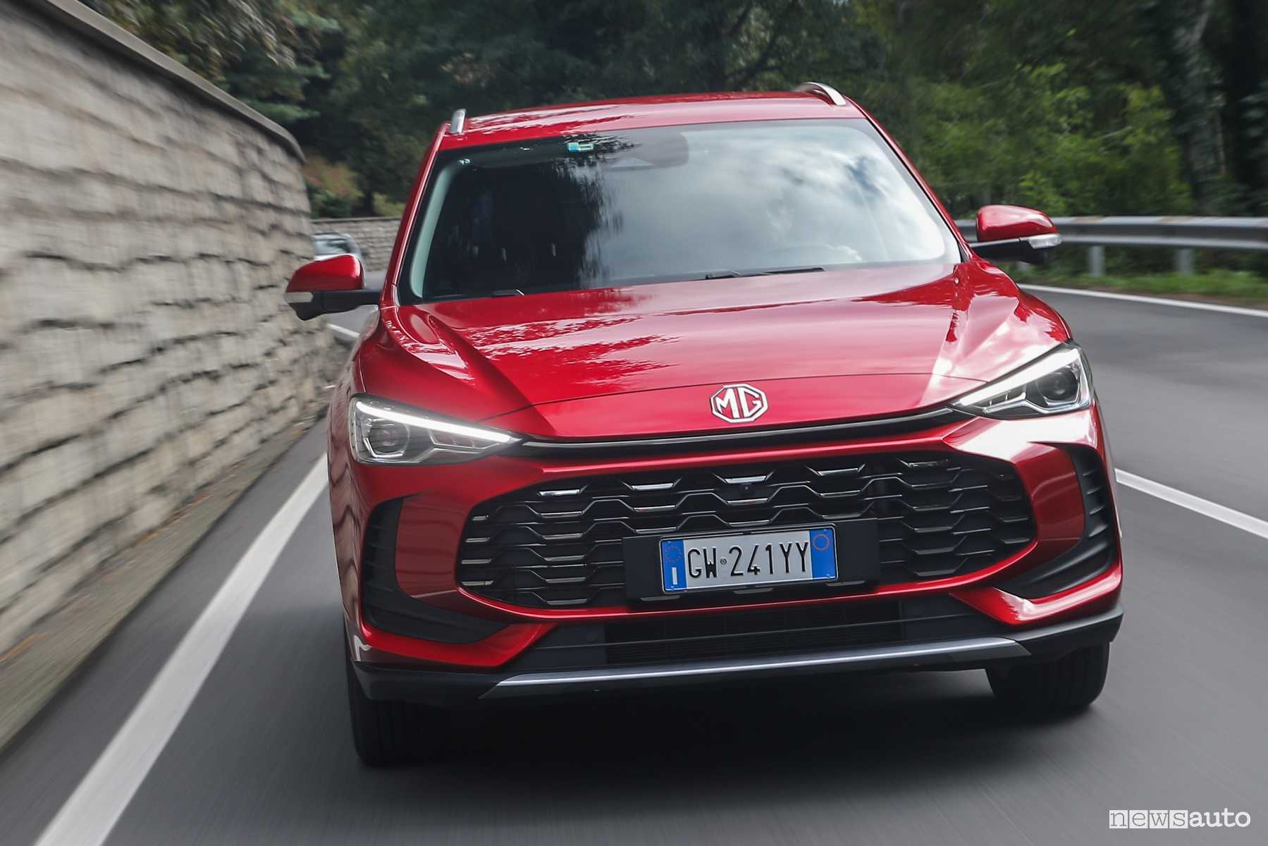 Nuova MG ZS, caratteristiche, interni, motori e prezzo