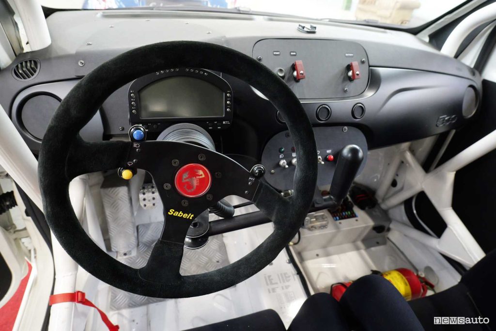 Abitacolo racing Abarth 500 Trofeo