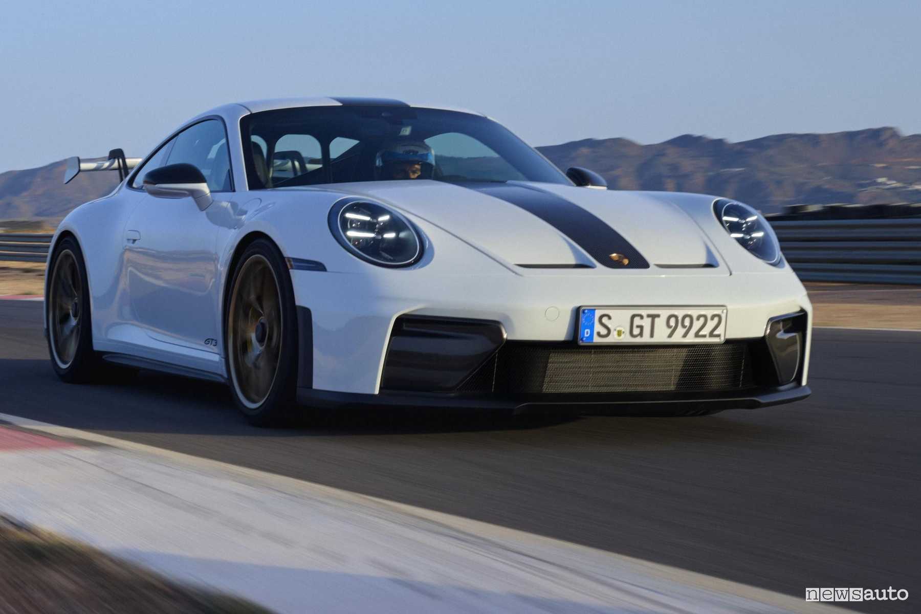 Porsche cambia idea e punta nuovamente al motore termico