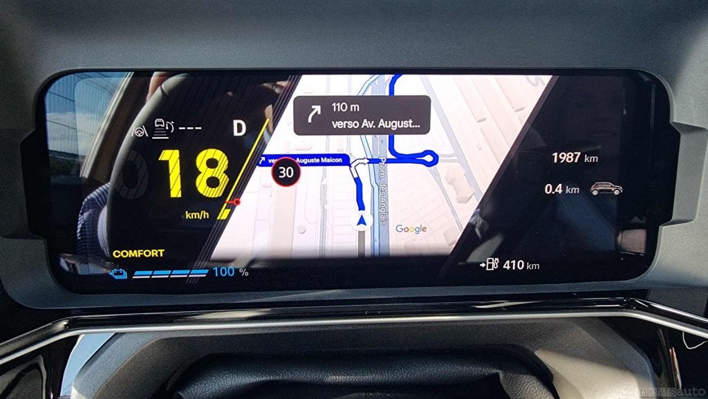 Il display del conducente con il navigatore Google Maps integrato. 