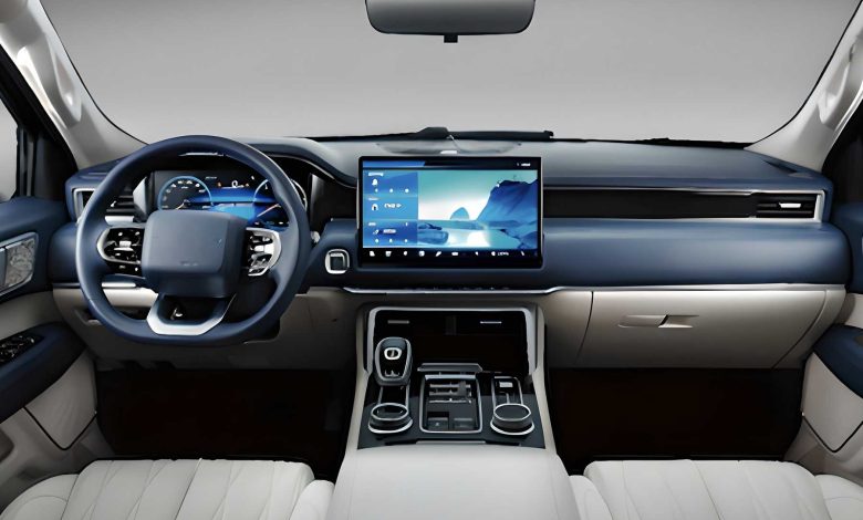 Abitacolo del pick-up Tunland V9 con display centrale da 14,6"