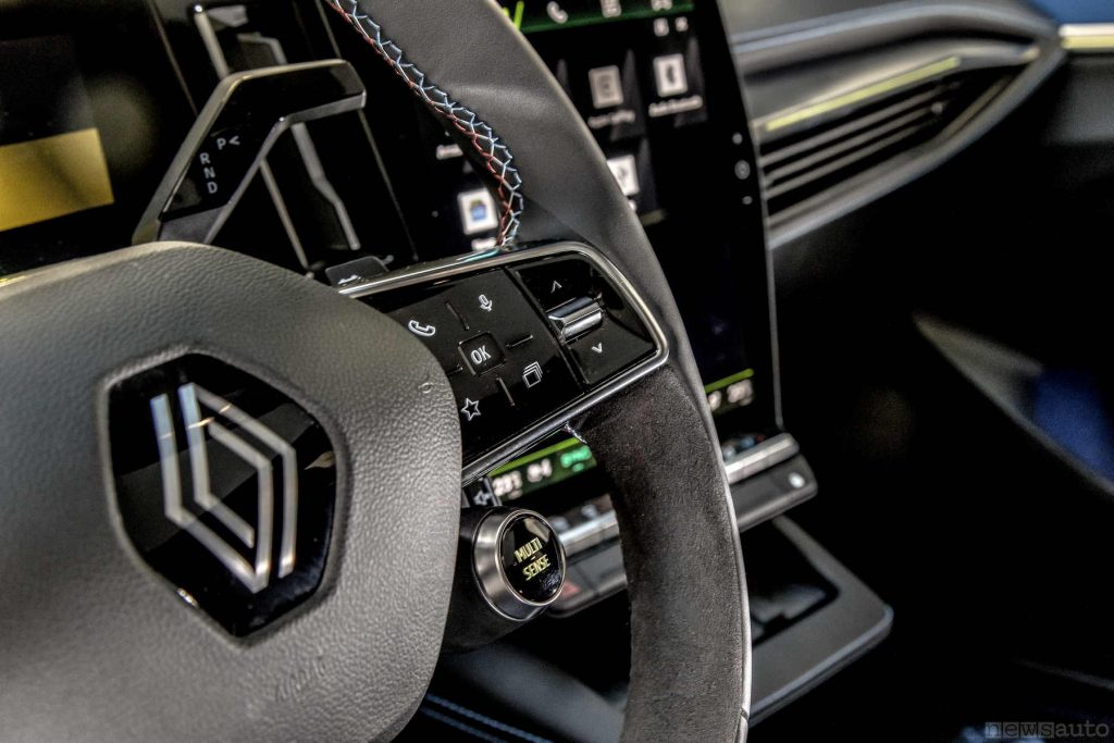 Renault Scenic E-Tech Esprit Alpine comandi volante