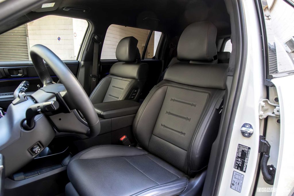 Hyundai Santa Fe Hybrid sedili anteriori