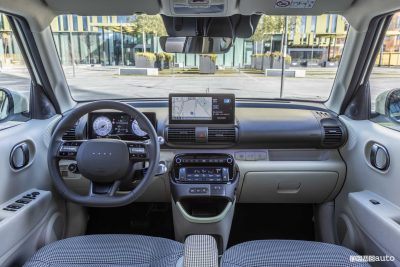 Hyundai Inster plancia abitacolo