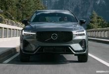 Volvo XC60 2025 su strada