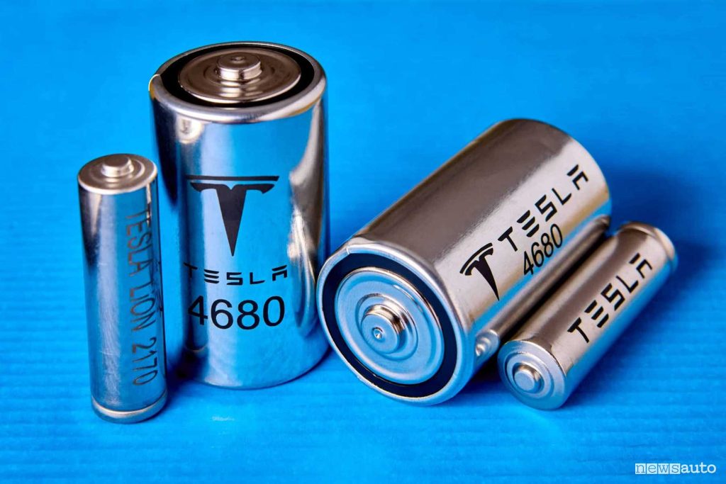 Batterie al litio-carbonio, brevetto Tesla per elettriche più efficienti