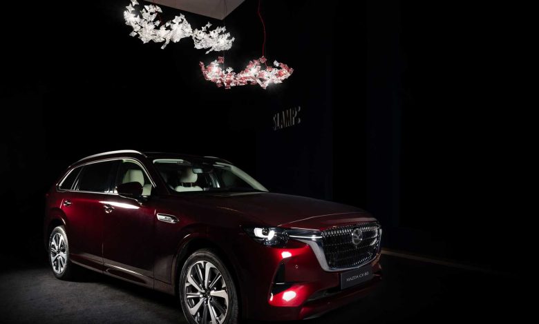 Eccellenze Italiane: lampada Hanami si ispira alla tinta Artisan Red della Mazda CX-80