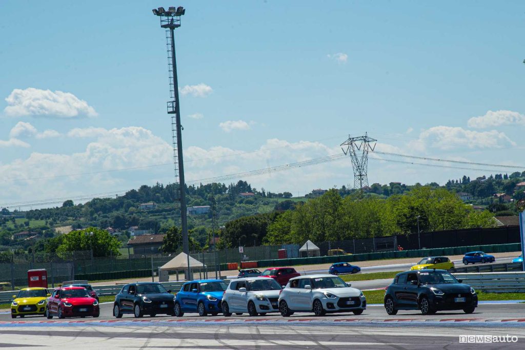 La parata delle Suzuki Swift al Suzuki Motor Fest 2024 di Misano