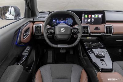 Suzuki e Vitara plancia abitacolo Apple CarPlay