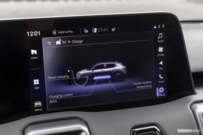 Suzuki e Vitara display infotainment info carica