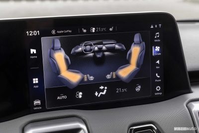 Suzuki e Vitara display infotainment comandi clima