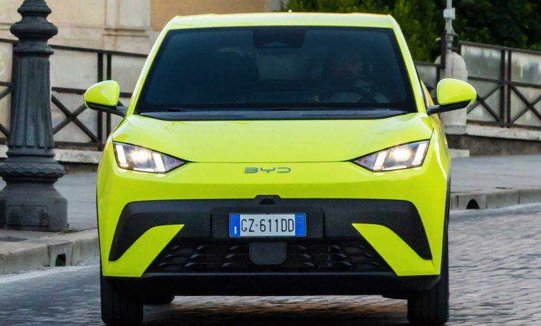 BYD Dolphin Surf test su strada a Roma