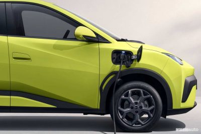 BYD Dolphin Surf in ricarica