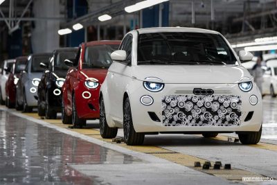 Fiat 500 ibrida sulla linea di produzione di Mirafiori