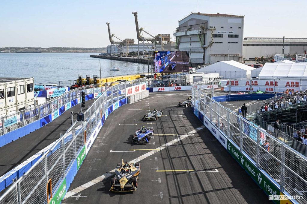 gara di Formula E sul circuito cittadino del Tokyo Big Sight