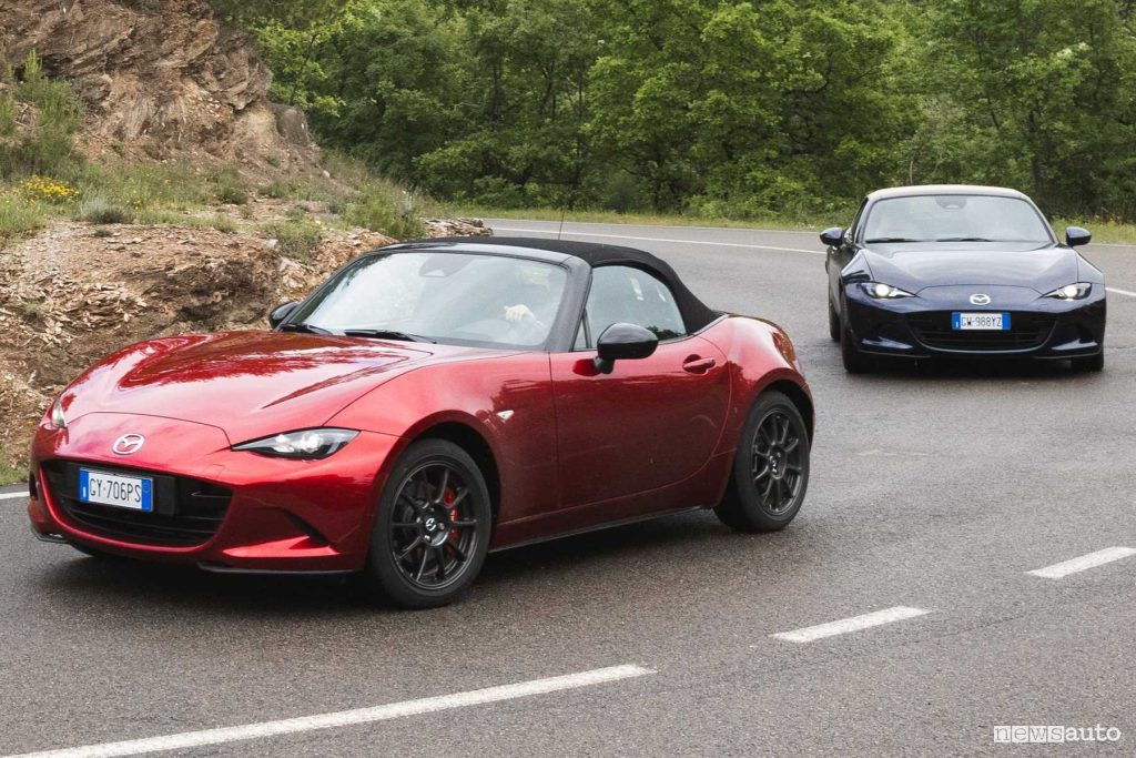 Mazda MX-5 Homura e Kazari su strada