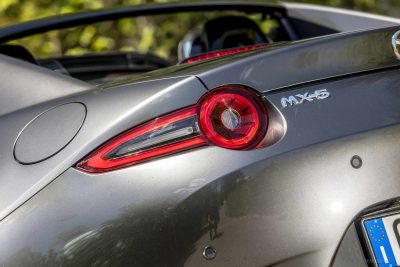 MX-5 RF Homura fari posteriori