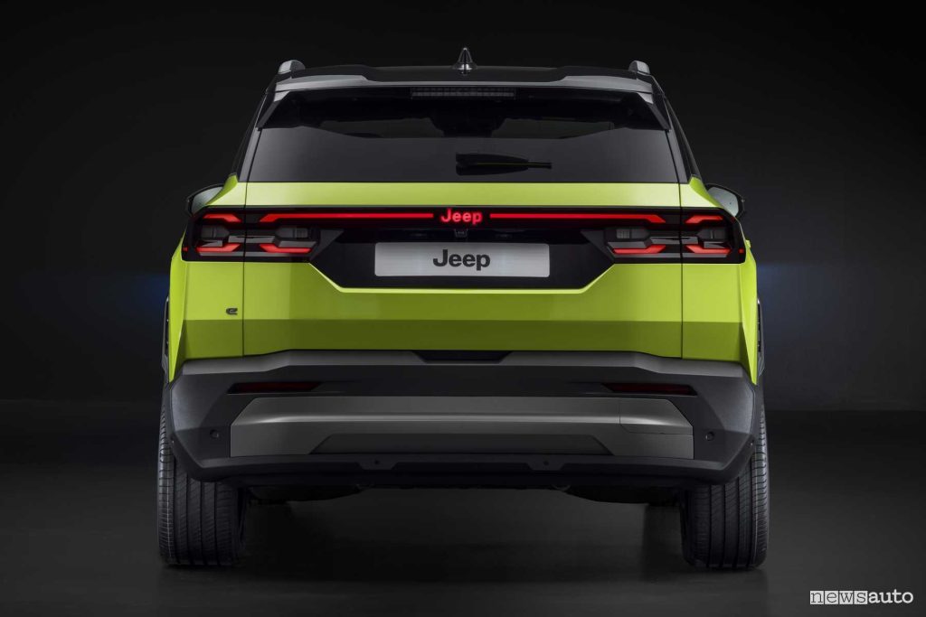 Jeep Compass 2025 First Edition firma luminosa posteriore