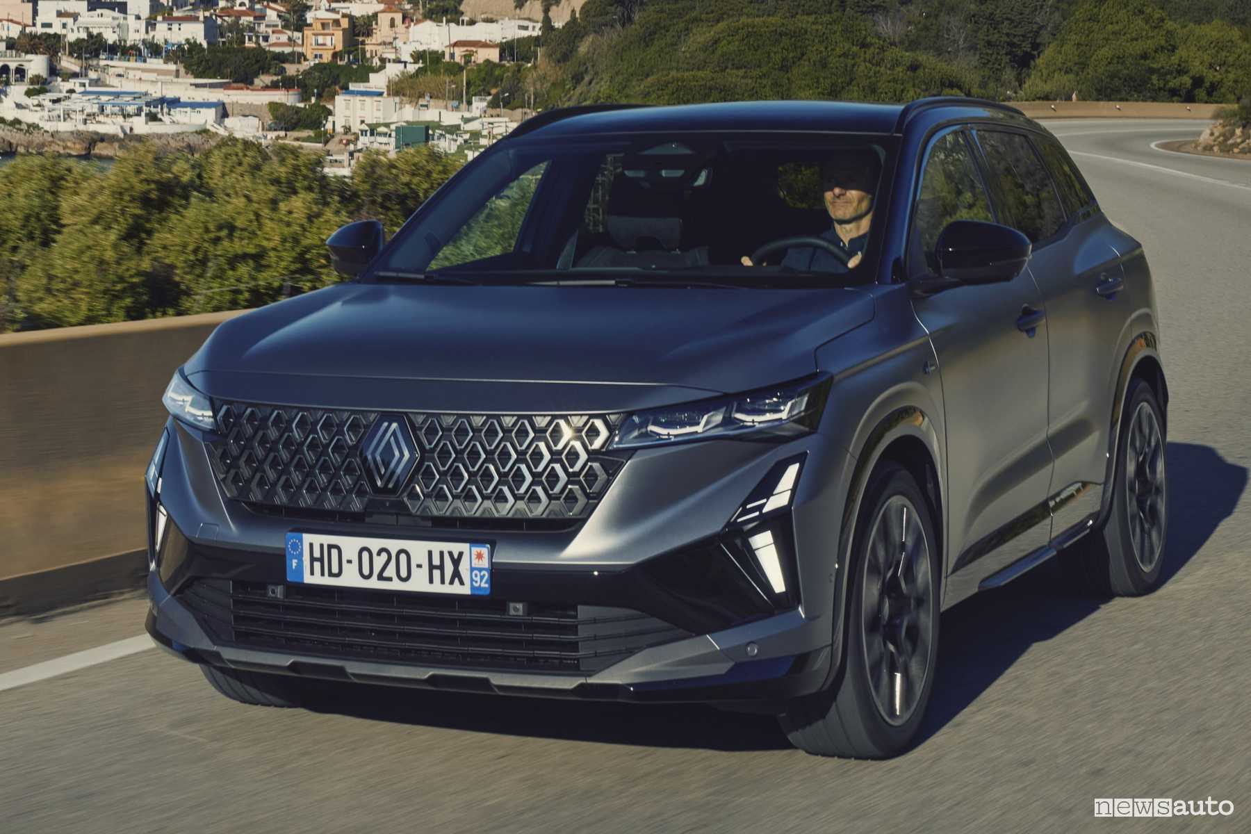 Renault Austral restyling 2025, novità, caratteristiche, motori e prezzo