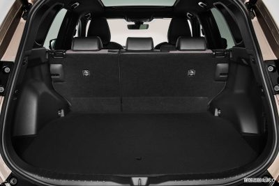 Nuova Toyota RAV4 bagagliaio abitacolo