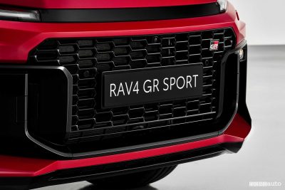 Nuova Toyota RAV4 GR Sport griglia paraurti anteriore