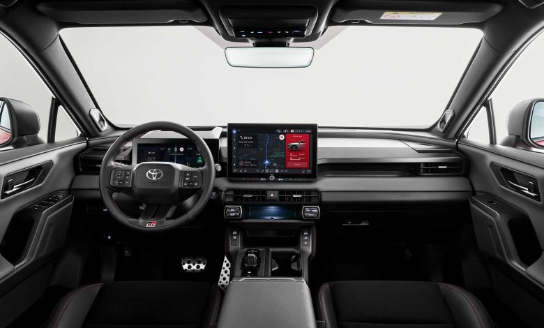 Nuova Toyota RAV4 GR Sport plancia abitacolo
