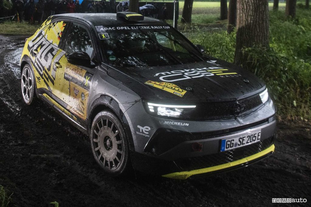 Opel Mokka GSE Rally in azione