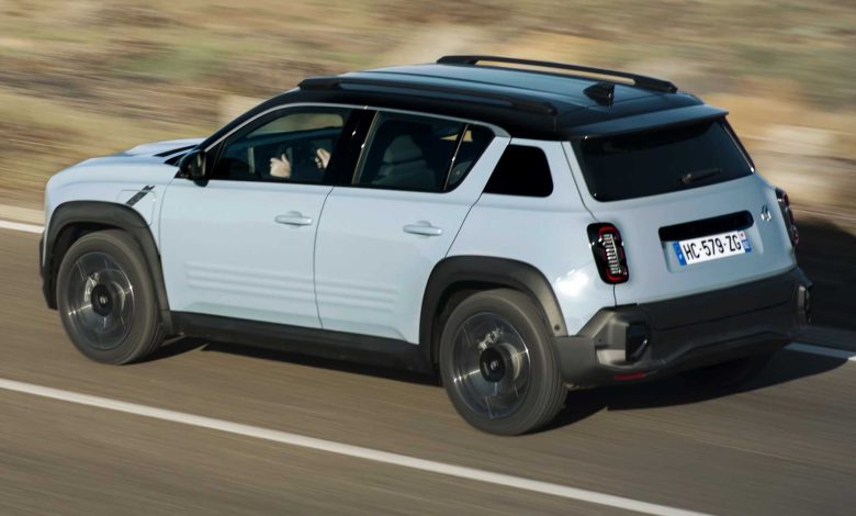 Renault 4 E-Tech electric Techno su strada