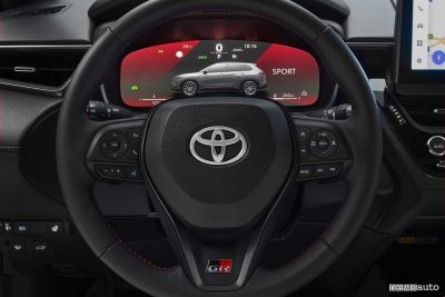 Toyota Corolla Cross GR Sport display quadro strumenti