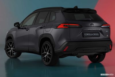 Toyota Corolla Cross GR Sport posteriore 3/4