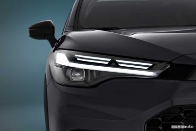 Toyota Corolla Cross GR Sport faro anteriore firma luminosa