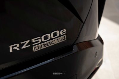 Lexus RZ 500e Luxury logo portellone posteriore