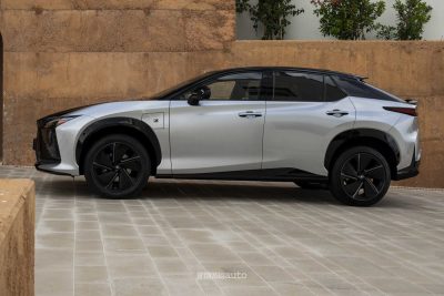 Lexus RZ 550e F Sport laterale
