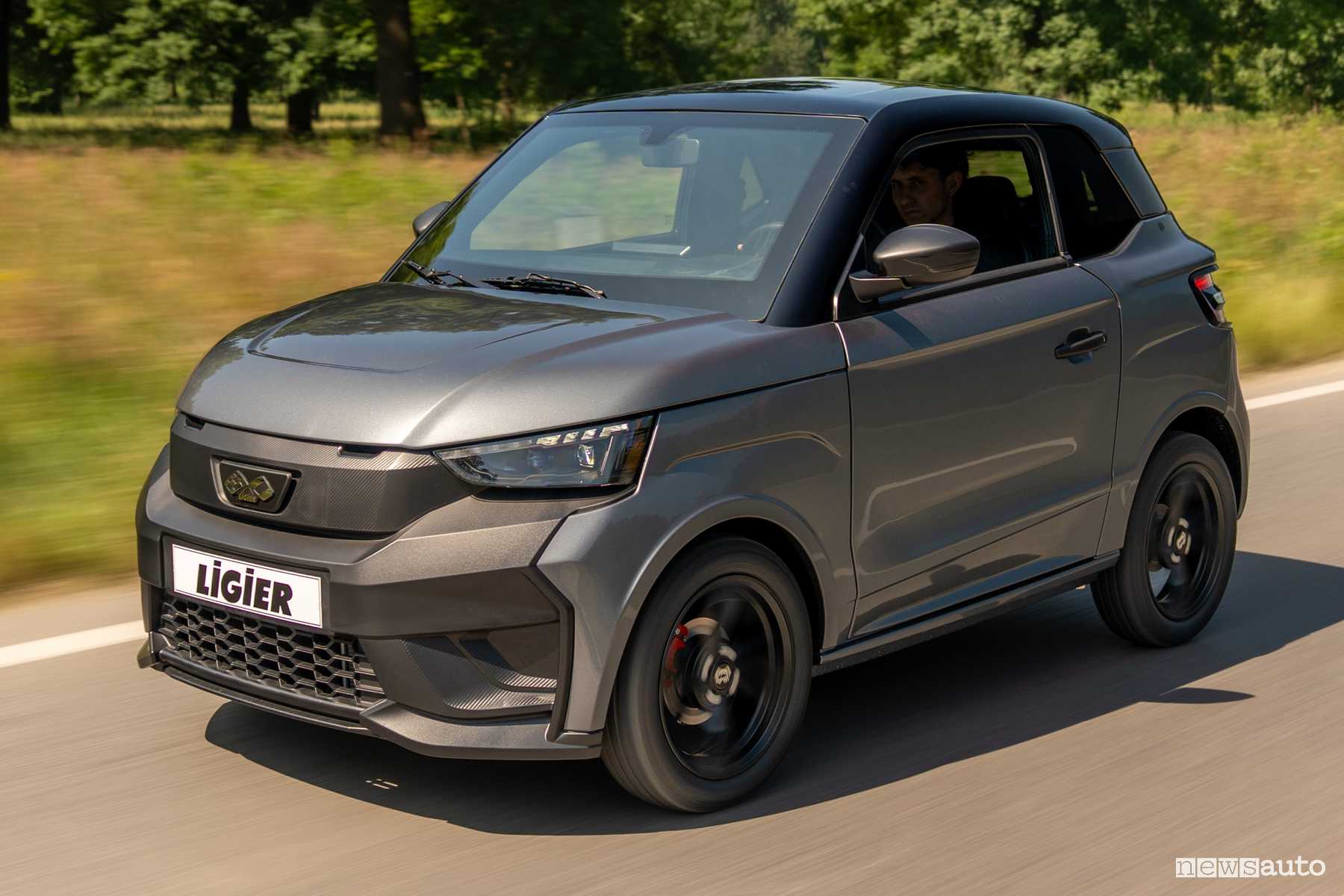 FOTO e VIDEO della Ligier JS50 nuova microcar con motore diesel Euro 5+ ed elettrico