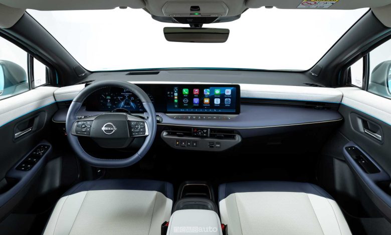 Nuova Nissan Leaf plancia abitacolo