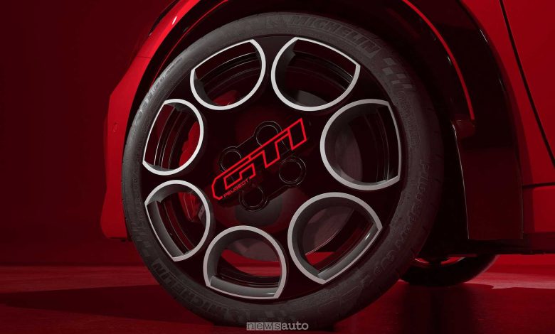 Peugeot E-208 GTi cerchi da 18"