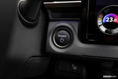 Nuova Toyota bZ4X tasto accensione