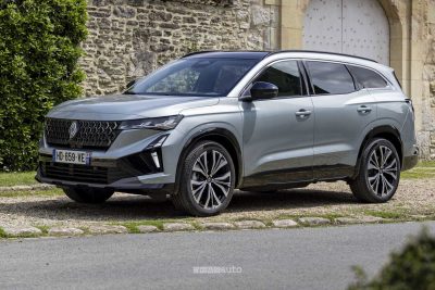 Renault Espace full hybrid E-Tech Iconic anteriore 3/4