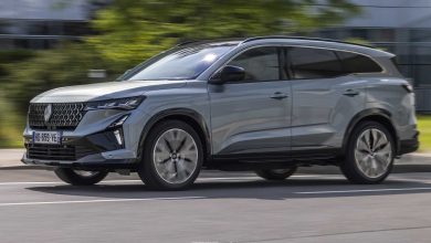 Renault Espace full hybrid E-Tech Iconic su strada