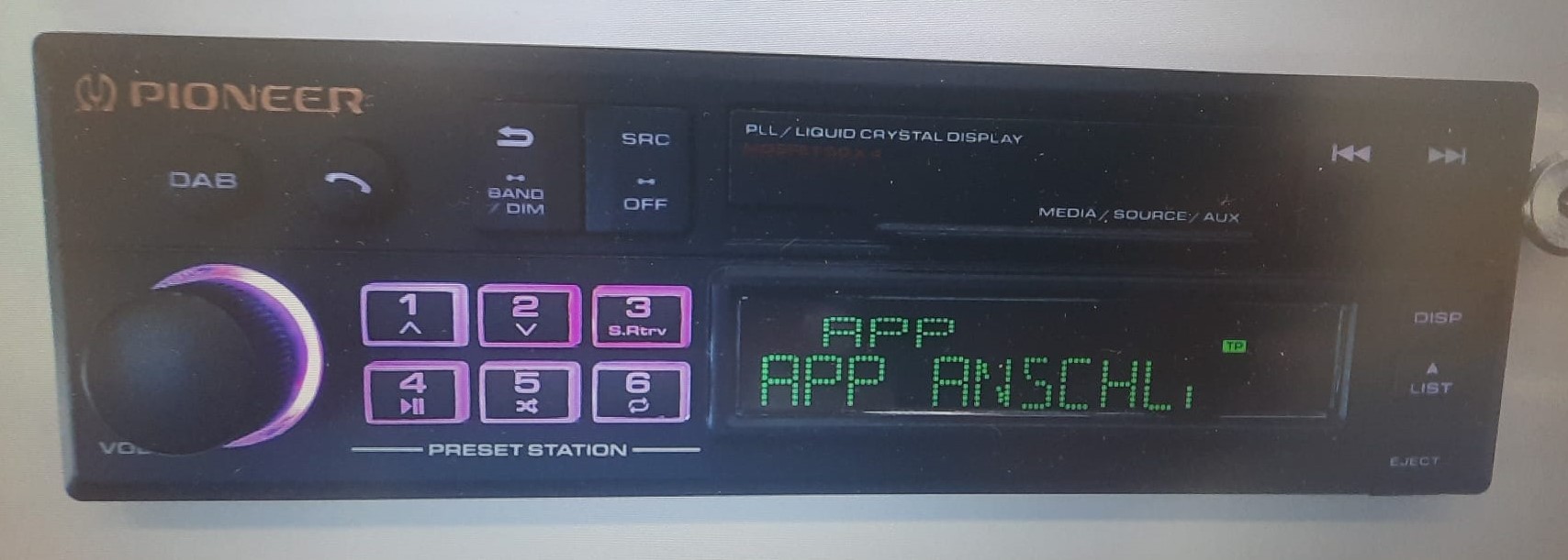 Pioneer SXT-C10PS, una nuovissima "autoradio" in stile anni '80!