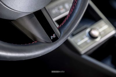 Hyundai Kona Electric logo N Line sul volante