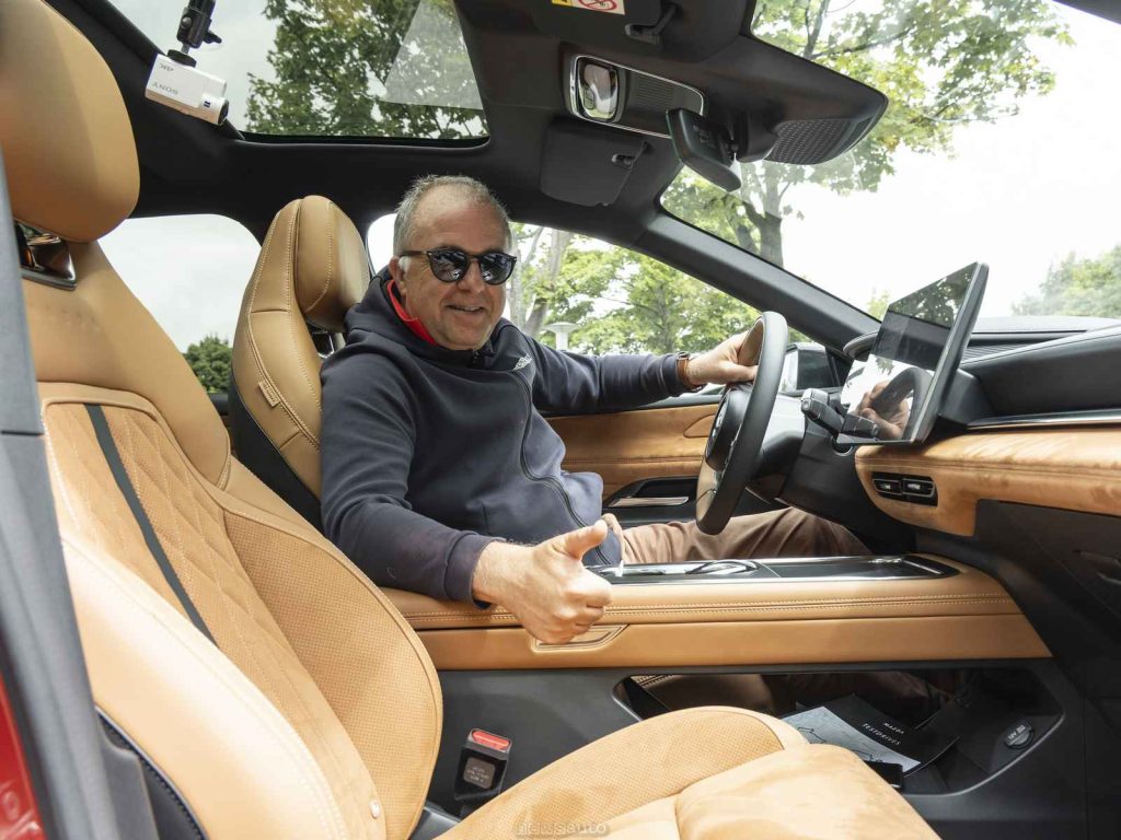 L'abitacolo della MAZDA6e con rivestimenti in pelle e Nappa marrone (in foto giovanni mancini)