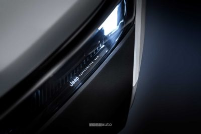 Nuova Jeep Compass 4xe faro anteriore