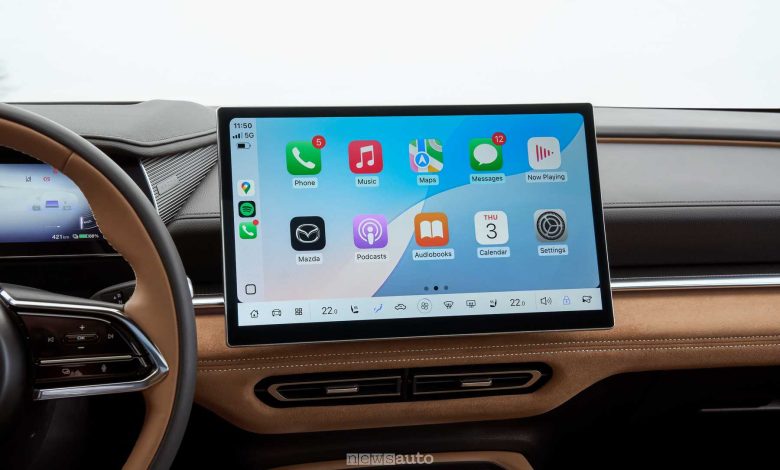 Mazda6e display infotainment con Apple CarPlay