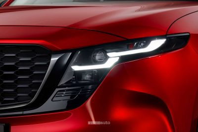 Nuova Mazda CX-5 faro anteriore firma luminosa